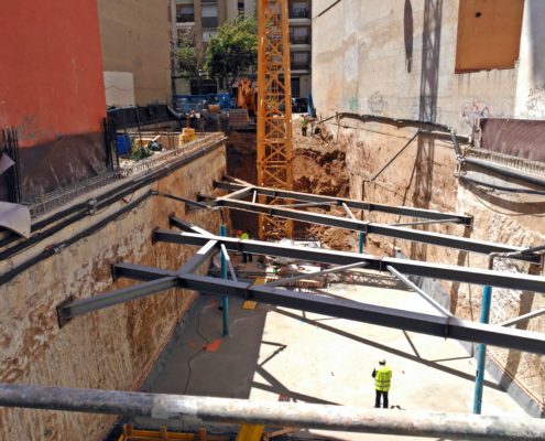 Edificio plurifamiliar en la calle Pobla de Farnals