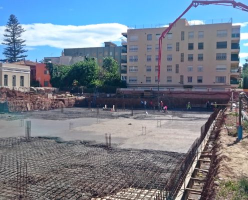 Viviendas, plazas de aparcamiento, piscina y urbanización en Benicàssim